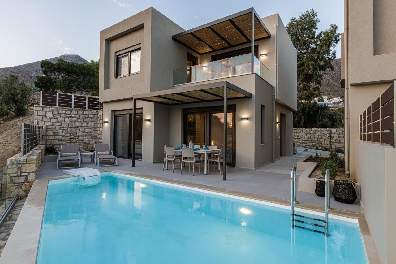Porti Iraklis Vila *